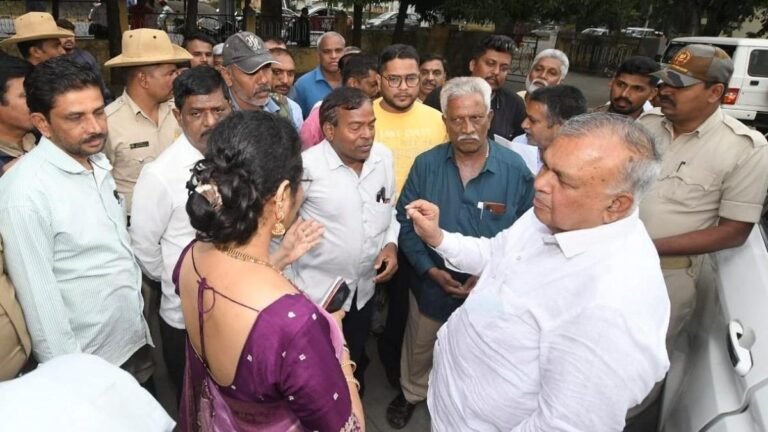 Keep the middlemen out of the RTO premises, directs Ramalinga Reddy officials