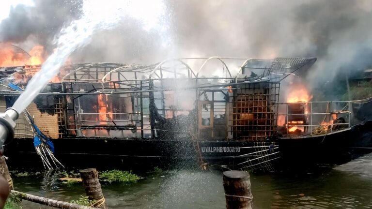 Fire destroys kitchen, bedroom of houseboat in Kerala