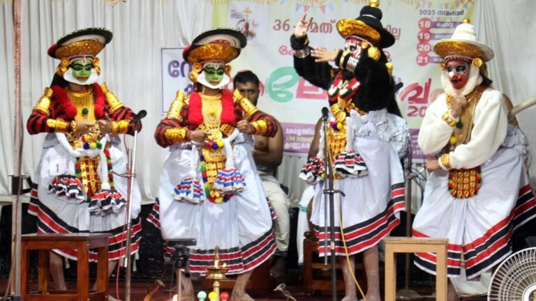 Thrissur Revenue District School Arts Festival begins at Irinjalakuda