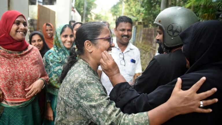Former deputy collector joins Kozhikode bypoll
