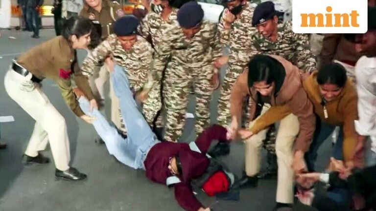 Delhi: Protesters allegedly attack police with chilli spray, injure cops in anti-air pollution demonstration | Today’s news