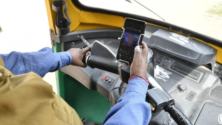 Screen addiction among car drivers in Bengaluru raises alarm over road safety