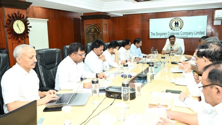 Speed ​​up coal mining to avoid outages due to heavy rains: Singareni CMD