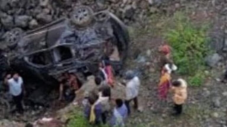 Teenager among 5 killed when car falls into ditch in Madhya Pradesh
