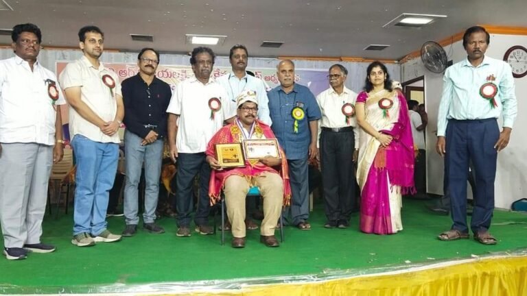 Srikakulam physics teacher receives award