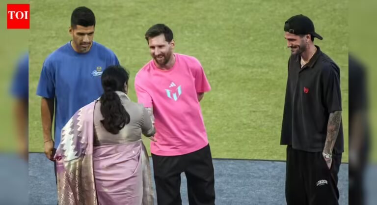 ‘AQI, AQI’ chants erupt as Lionel Messi welcomed in Delhi, crowd focuses on CM Rekha Gupta – Watch | Football News – The Tech Word News