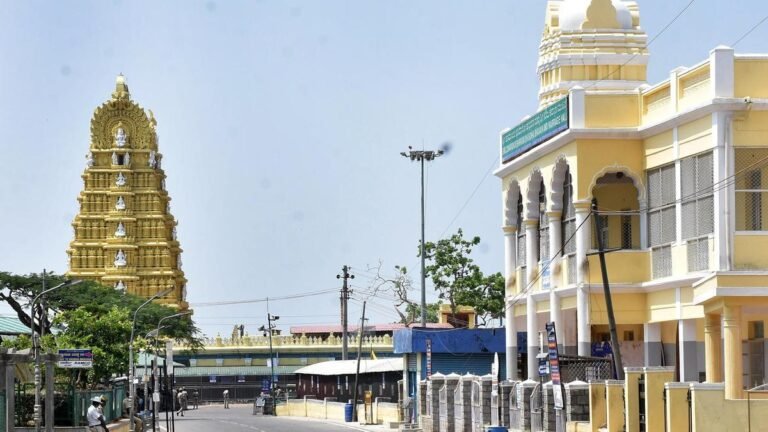 Mysuru Deputy Commissioner issues instructions for arrangements at Chamundi Hills ahead of devotees’ visit on January 1