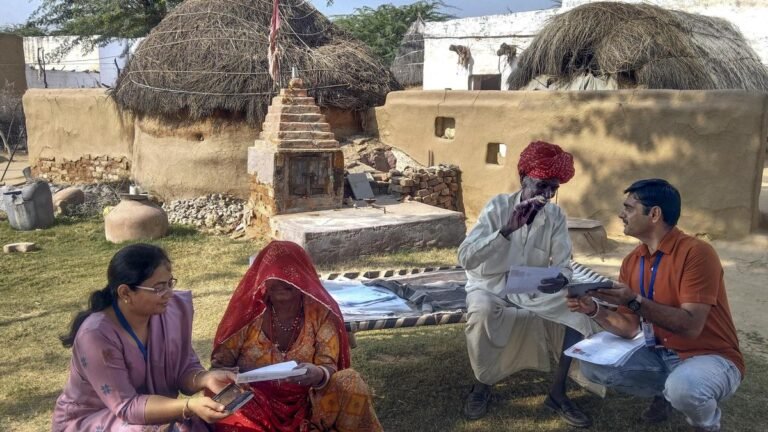 The opposition is divided over its strategy on the SIR