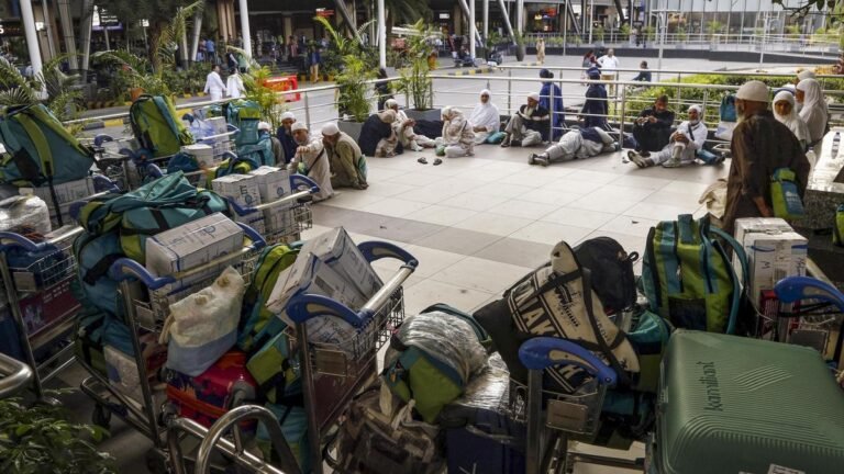 The Congress has been criticizing the Modi government as the cancellation of IndiGo has sparked nationwide disruption