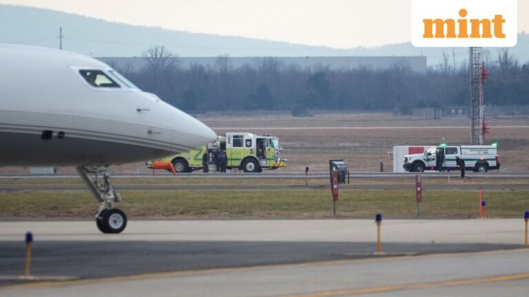 United Airlines Boeing 777 engine failure sparks takeoff fire, forces emergency return at Washington Dulles | Today’s news
