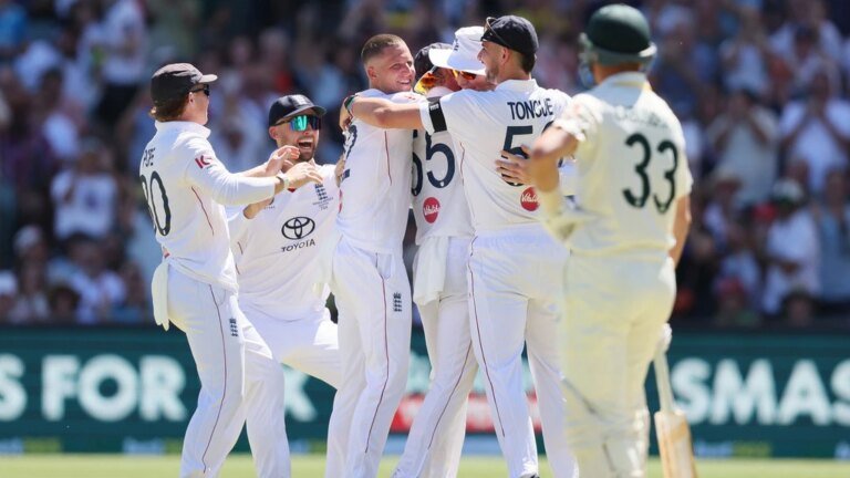 AUS vs. ENG 3rd Test Day 1 Live Score: England strike early after Australia opt to bat