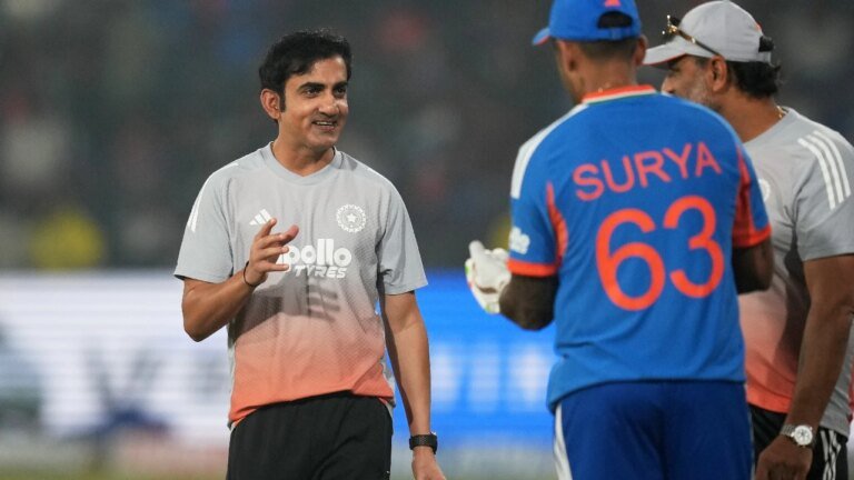 Is Gautam Gambhir right that batting orders are overrated? De Villiers weighs in