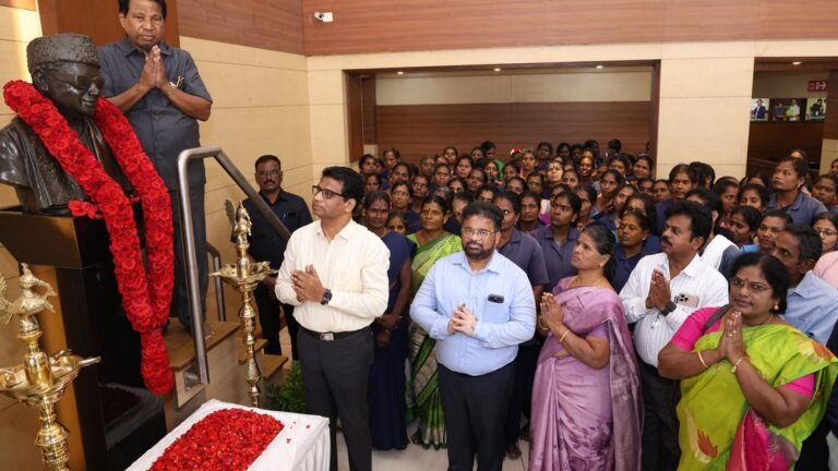 Tributes paid to former chief minister in Vellore