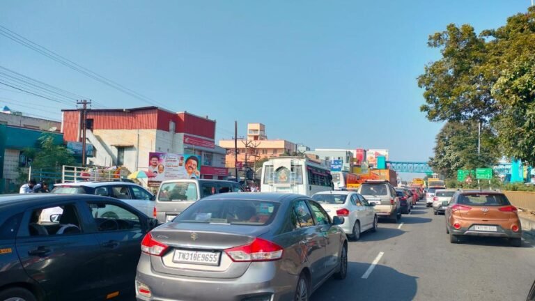 Vehicles returning after Pongal celebrations clog GST Road