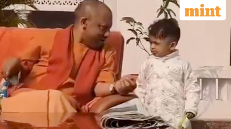Toddler’s demand for ‘chips’ gets a real end when Yogi Adityanath hands him a packet: Play Video | Today’s news