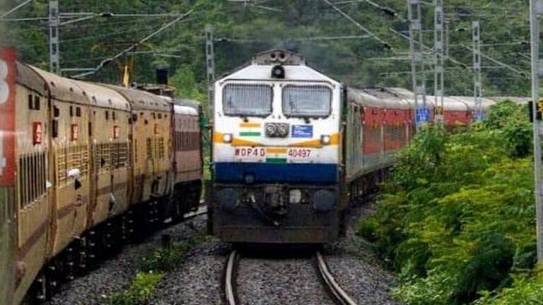 Two arrested for stealing passenger’s mobile phone in Shivamogga-Yesvantpur Express