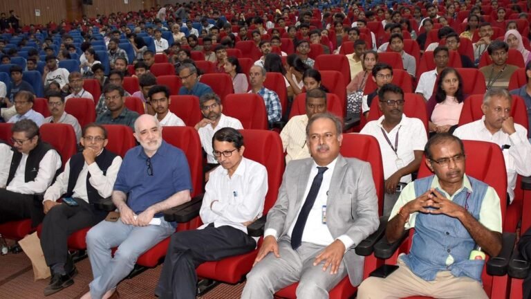 Young people were introduced to frontier technological innovations