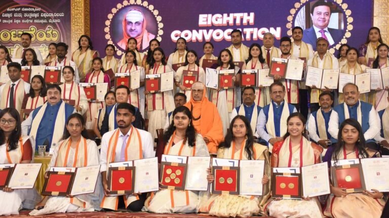 Become architects of India’s growth story, Adarsh ​​Group CMD tells graduates