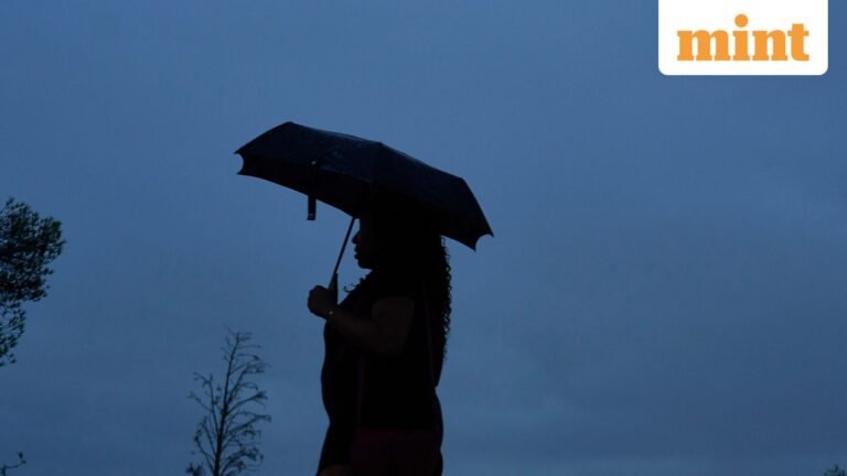 IMD predicts heavy rains and thunderstorms for South India, rise in temperature in North and West | Today’s news