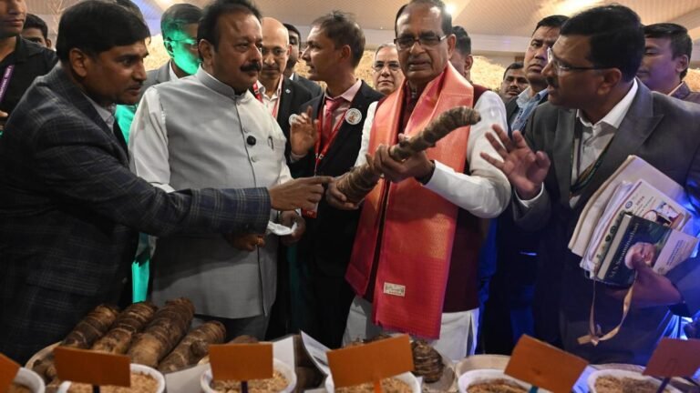 Center will not discriminate against farmers on the basis of their political affiliation: Union Agriculture Minister