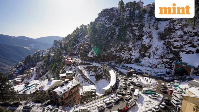 Weather Today: Delhi wakes up to heavy fog; IMD says Himachal, J&K may experience rain and snowfall till February 3 Today’s News