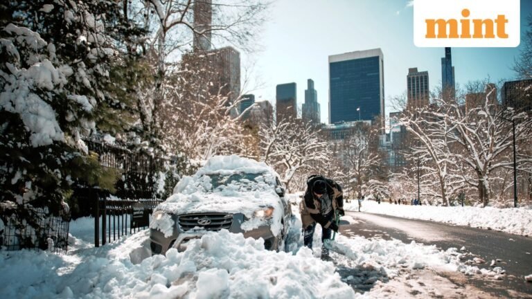 US winter storm: More than 7,000 flights canceled, buses and trains affected – what travelers need to know | Today’s news