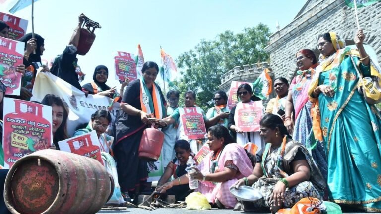 Protest in Kalaburagi against increase in LPG prices