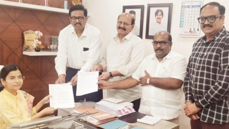 Shortage of cooking fuel: Hoteliers meet Civil Supplies official, seek solution to crisis