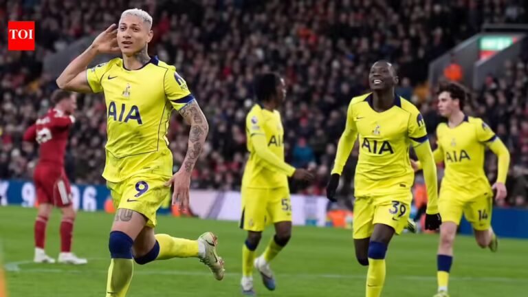 EPL: Richarlison’s late goal saves Tottenham from Liverpool; Manchester United beat Aston Villa 3-1 | Football News – The Tech Word News