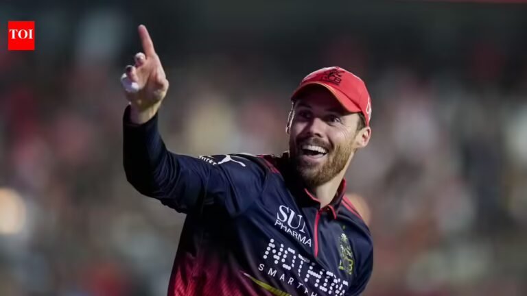 Phil Salt steals the show with an outrageous one-handed catch to remove Ishan Kishan – Watch | Cricket News – The Tech Word News