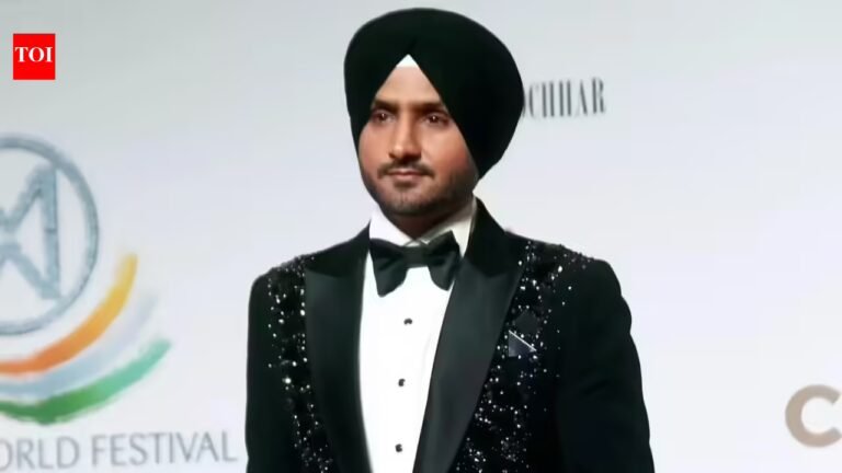 ‘Ek ko papa chun le’: Harbhajan Singh’s response to ‘three clowns’ taunts goes viral | Cricket News – The Tech Word News