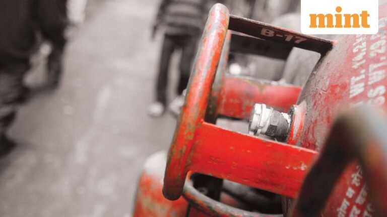 LPG Shortage: Indraprastha Gas issues see supply cut to all NCR restaurants by 20% | Today’s news