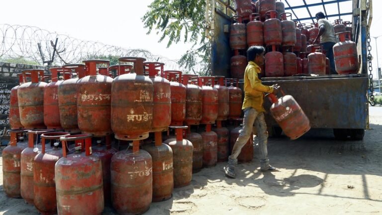 Madhya Pradesh govt directs collectors to review LPG supply arrangements to prevent black marketing