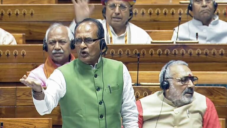 Speed up work on farmers’ ID cards, ensure fertilizer supply: Agriculture Minister to officials