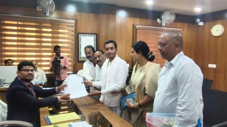 According to polls: BJP is ahead in choosing candidates, Congress is considering options