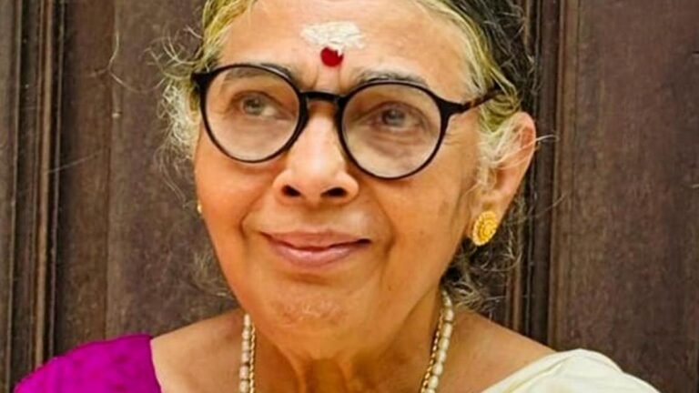 Shatkala Govinda Marar Puraskaram for Nirmala Panicker