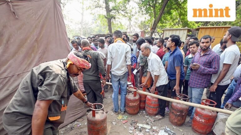 Online LPG cylinder bookings up 90%; no drying up reported, government says; second LPG vessel will dock at Gujarat Port | Today’s news