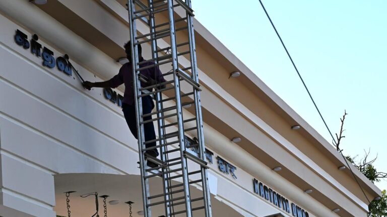 Hindi words removed from entrance arch at Tiruchi Railway Divisional Office after political uproar