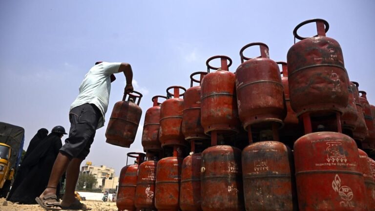 Karnataka High Court demands stock of commercial LPG as state government restricts supply to only 1,000 cylinders per day for hotels