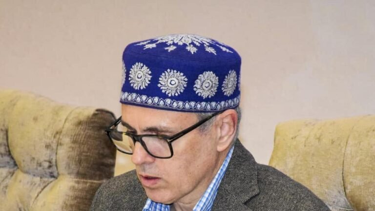 Omar’s meeting with civil society focuses on maintaining peace in Kashmir