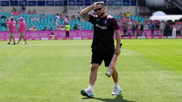 Ashes: Geoffrey Boycott criticizes ECB for not sacking coach McCullum after Test debacle