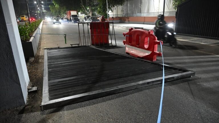 Now the gate of the renovated Kaloor stadium will collapse