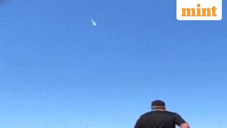 A meteor disintegrates in mid-air over Texas, setting off loud explosions | Follow | Today’s news