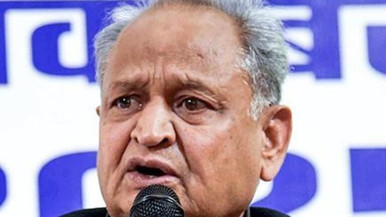 Gehlot accuses the Rajasthan government of neglecting to dismantle the health model