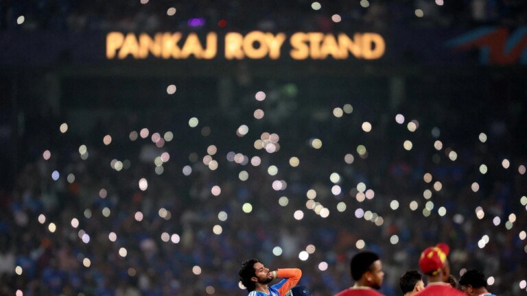 T20 World Cup: Sunil Gavaskar, Ravi Shastri slam mid-match laser show in Kolkata