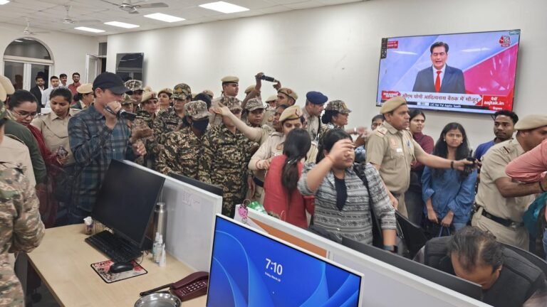 UNI office sealed at Delhi; Employees claim that the police manipulated people