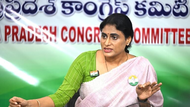 APCC president Sharmila criticizes arrest of Anganwadi workers