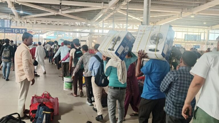 New Delhi is seeing a flood of migrants returning home due to the LPG crisis