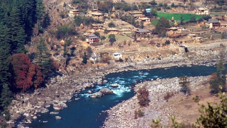 Grief Divided: Funeral Held on Kishanganga Banks Calls for Reopening of LoC Crossings