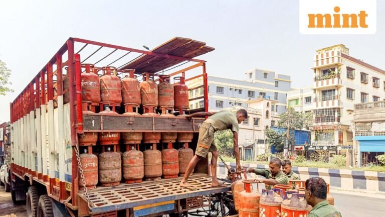 LPG cylinder price on April 30: Check domestic and commercial gas rates in Delhi, Bengaluru, Mumbai and Kolkata today | Today’s news